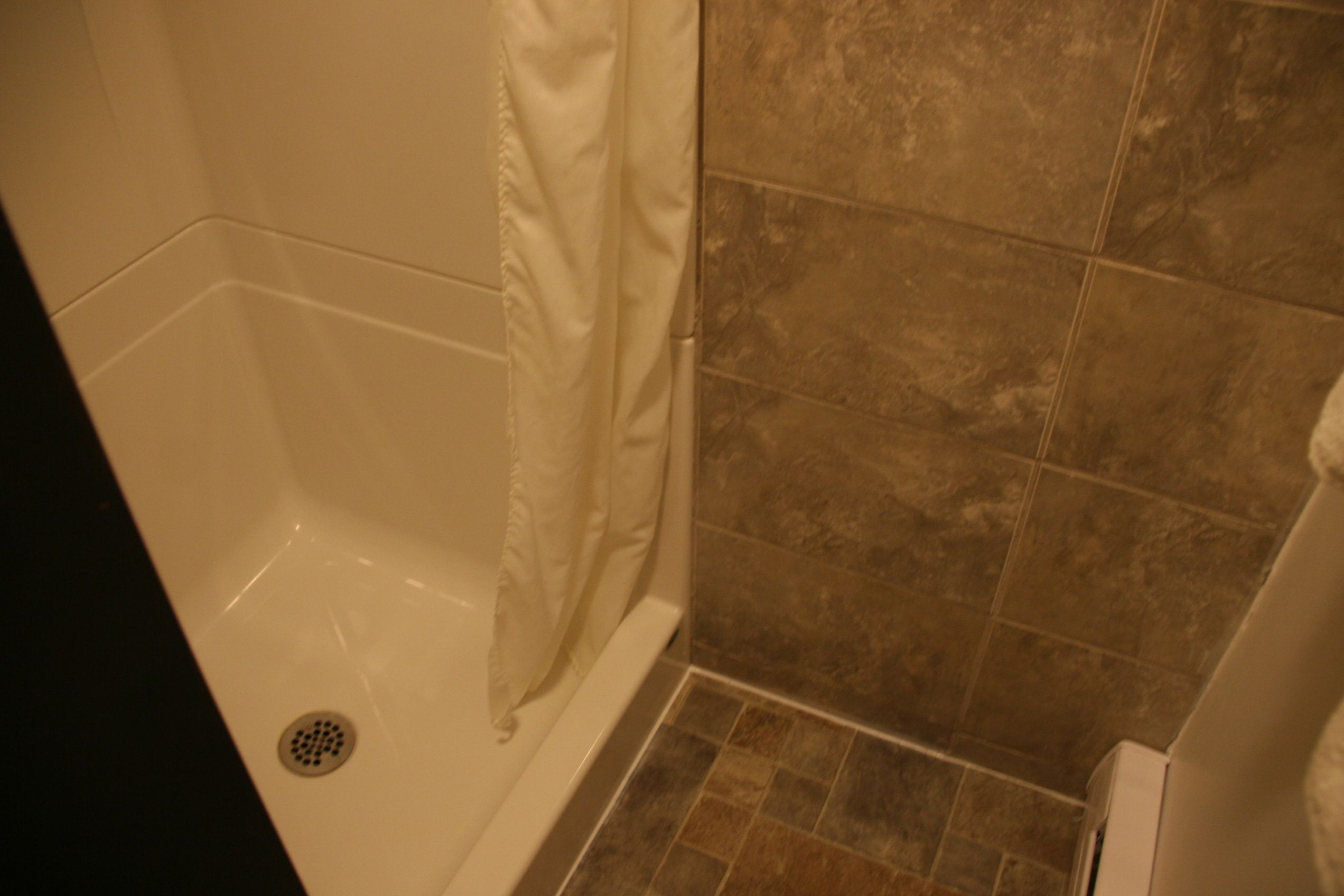 combined shower/bathtub, free toiletries, towels