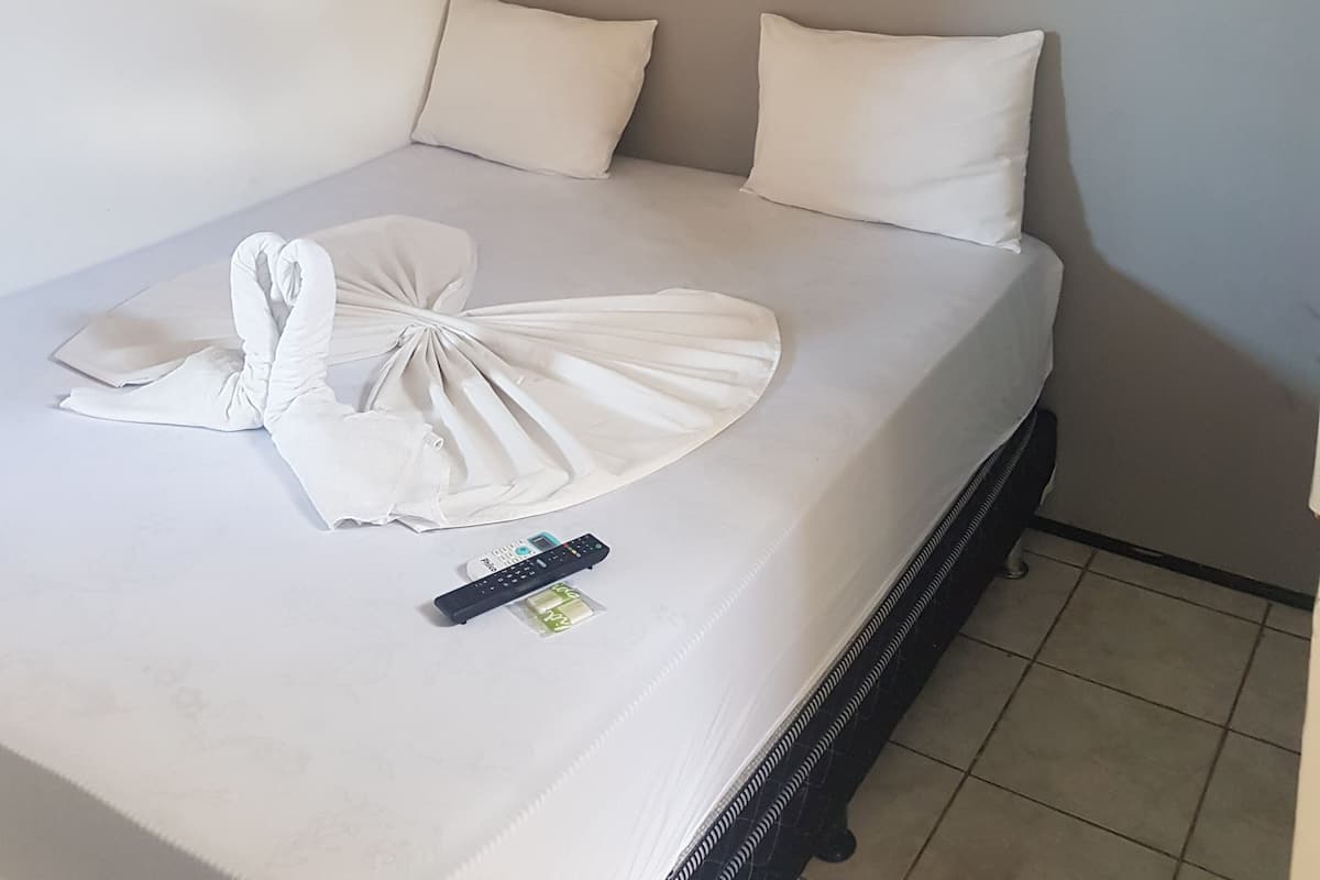 Single Room | 1 bedroom, minibar, free WiFi, bed sheets