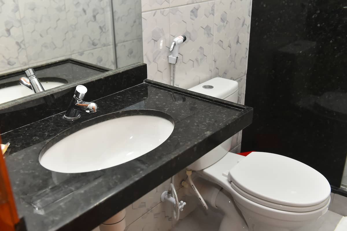 shower, free toiletries, towels, soap
