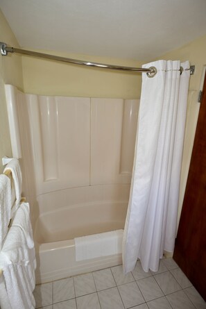 Suite, 2 Bedrooms, Kitchen | Bathroom