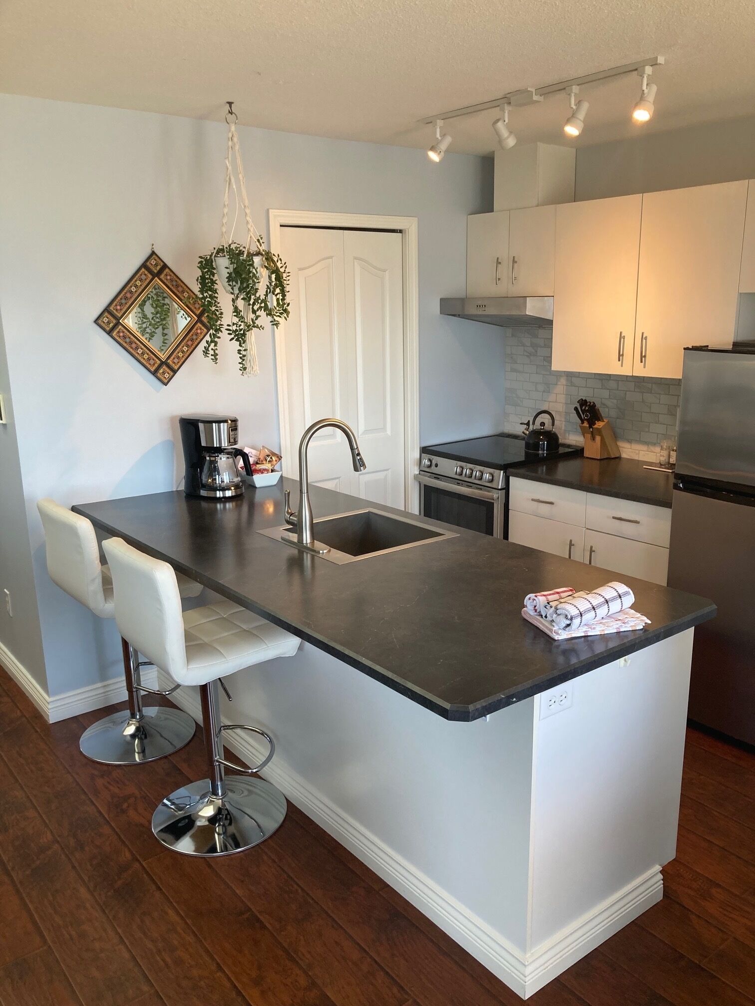 two bedroom oceanfront - sleeps 4 | individually decorated, individually furnished, iron/ironing board