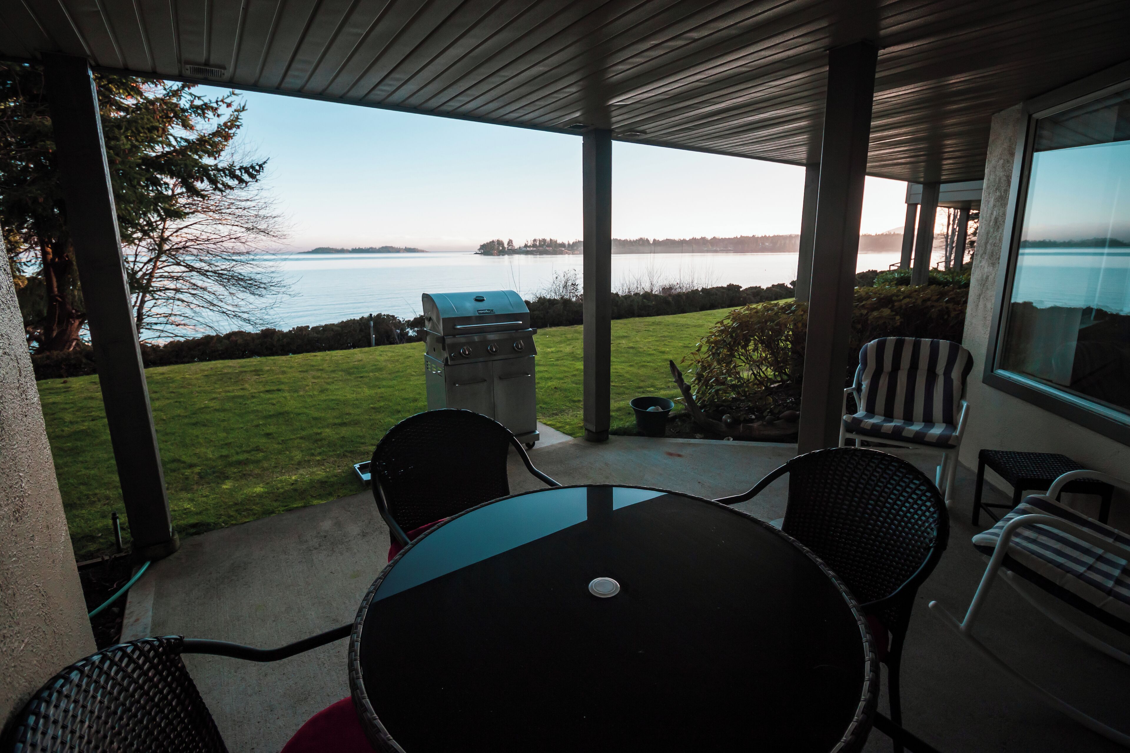 one bedroom ocean view - sleeps 2 | living area | lcd tv, fireplace, dvd player