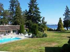 Two Bedroom Poolside - Sleeps 6