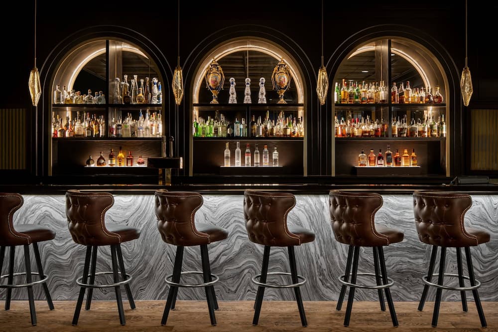 The Drake Oak Brook, Autograph Collection