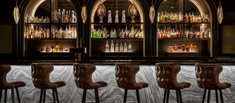 The Drake Oak Brook, Autograph Collection