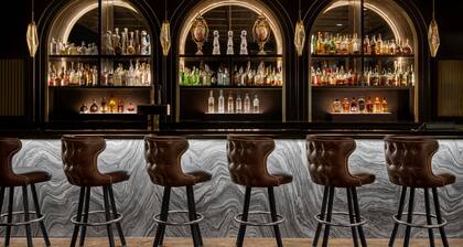 The Drake Oak Brook, Autograph Collection