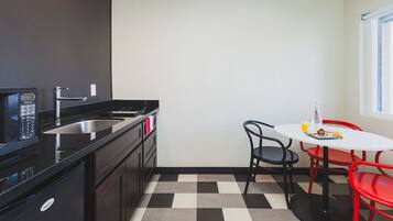 Deluxe Room, 2 Double Beds, Kitchenette | Private kitchenette | Fridge, microwave, coffee/tea maker