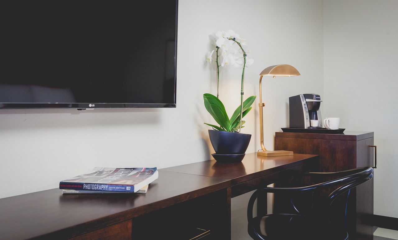 32-inch flat-screen TV with cable channels, TV