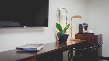 Televisión de pantalla plana de 32 pulgadas con canales por cable