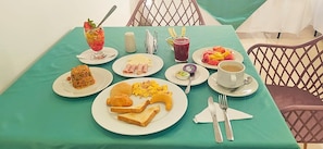 Free daily buffet breakfast