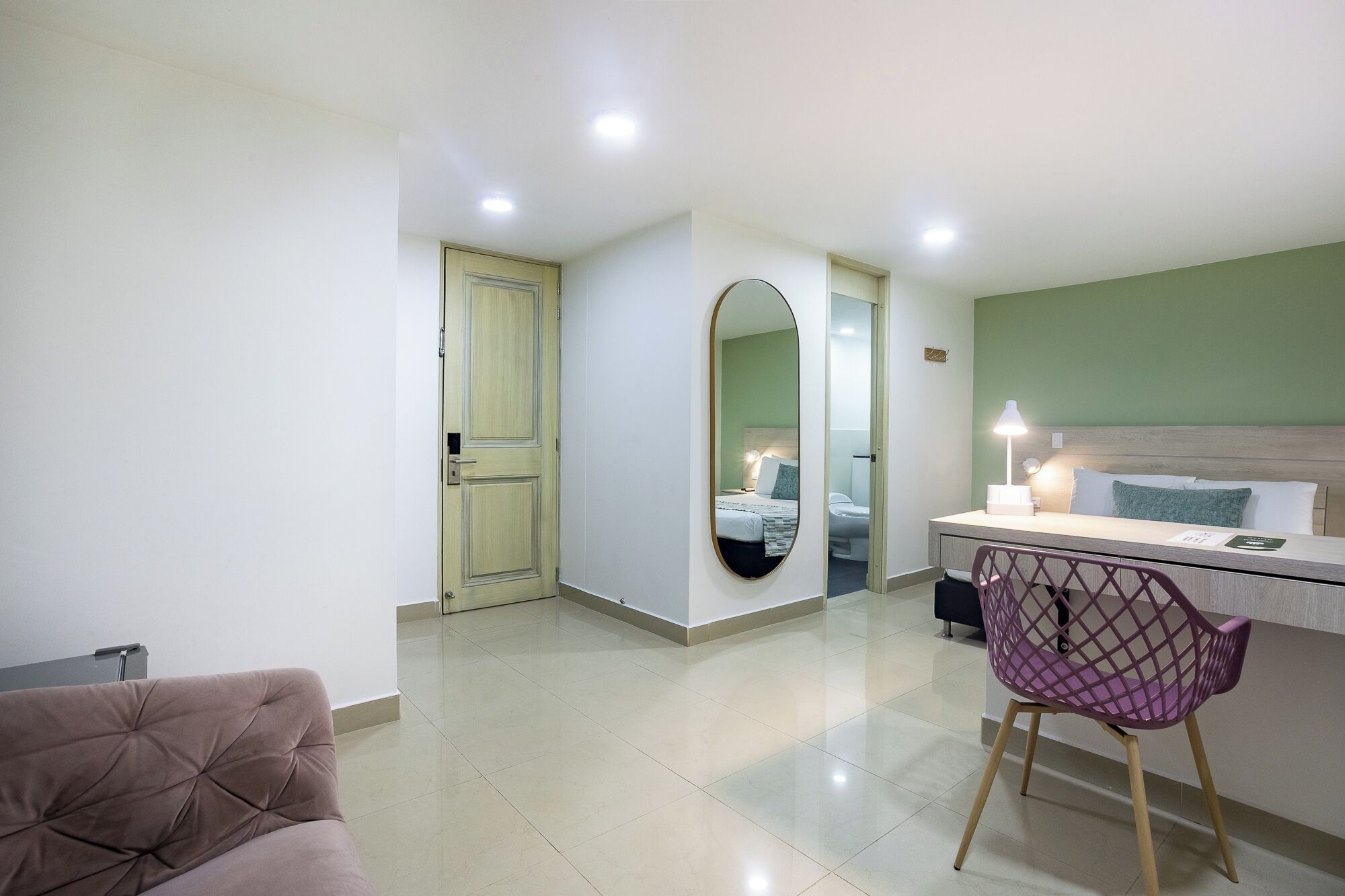 Camera Executive | Una cassaforte in camera, una scrivania, postazione laptop