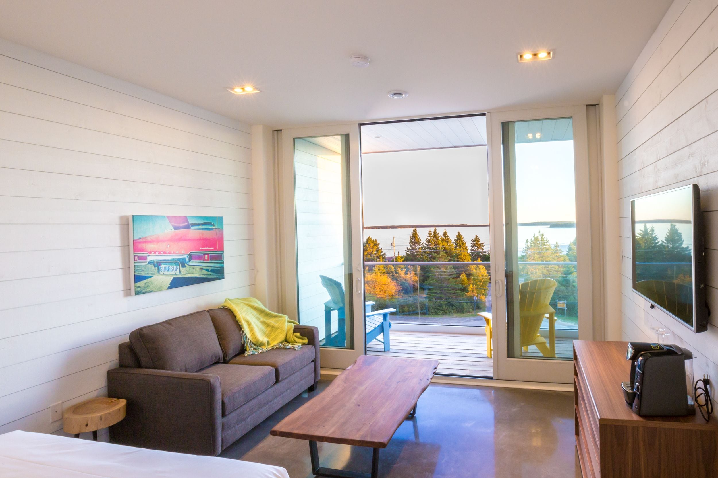 Premium bedding, iron/ironing board, free WiFi, bed sheets