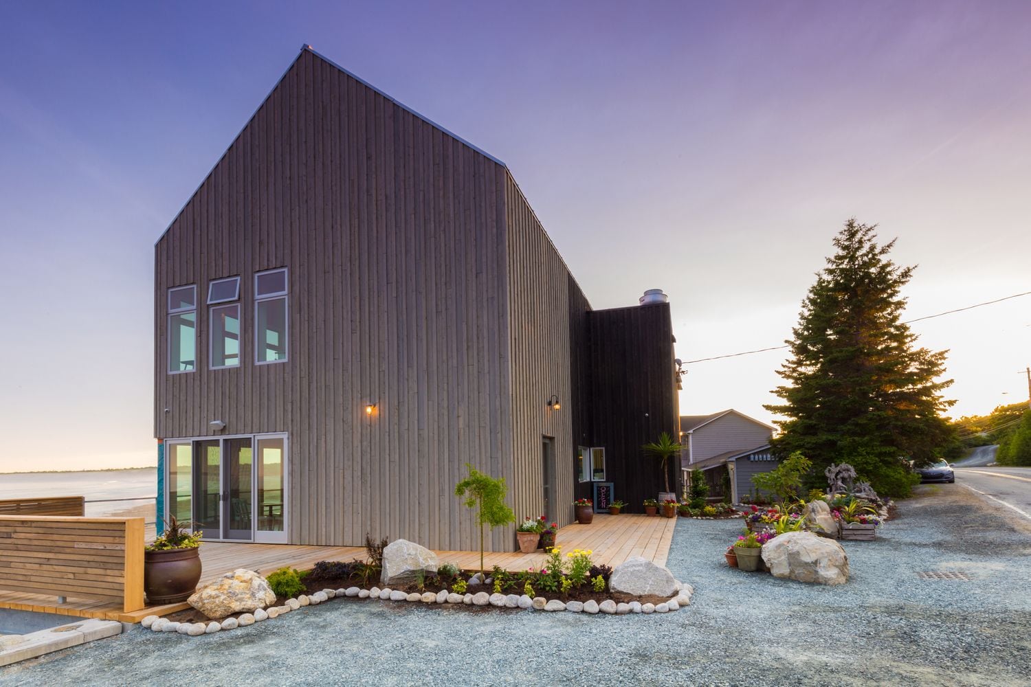 Lunch, dinner, brunch served; local cuisine 