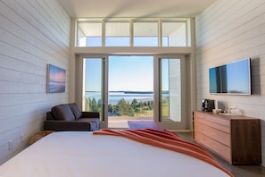 Loft, Not Ocean Front | Premium bedding, iron/ironing board, free WiFi, bed sheets