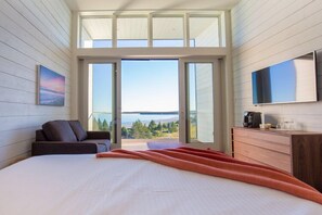 Premium bedding, iron/ironing board, free WiFi, bed sheets