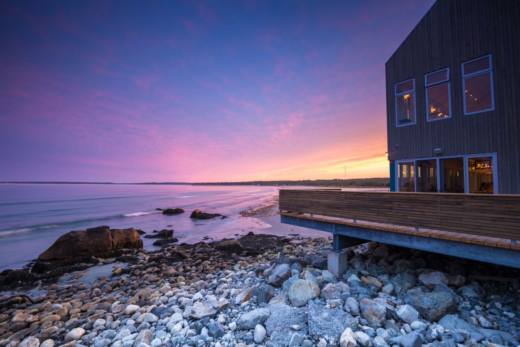 DĂźner, souper et brunch servis sur place; cuisine locale