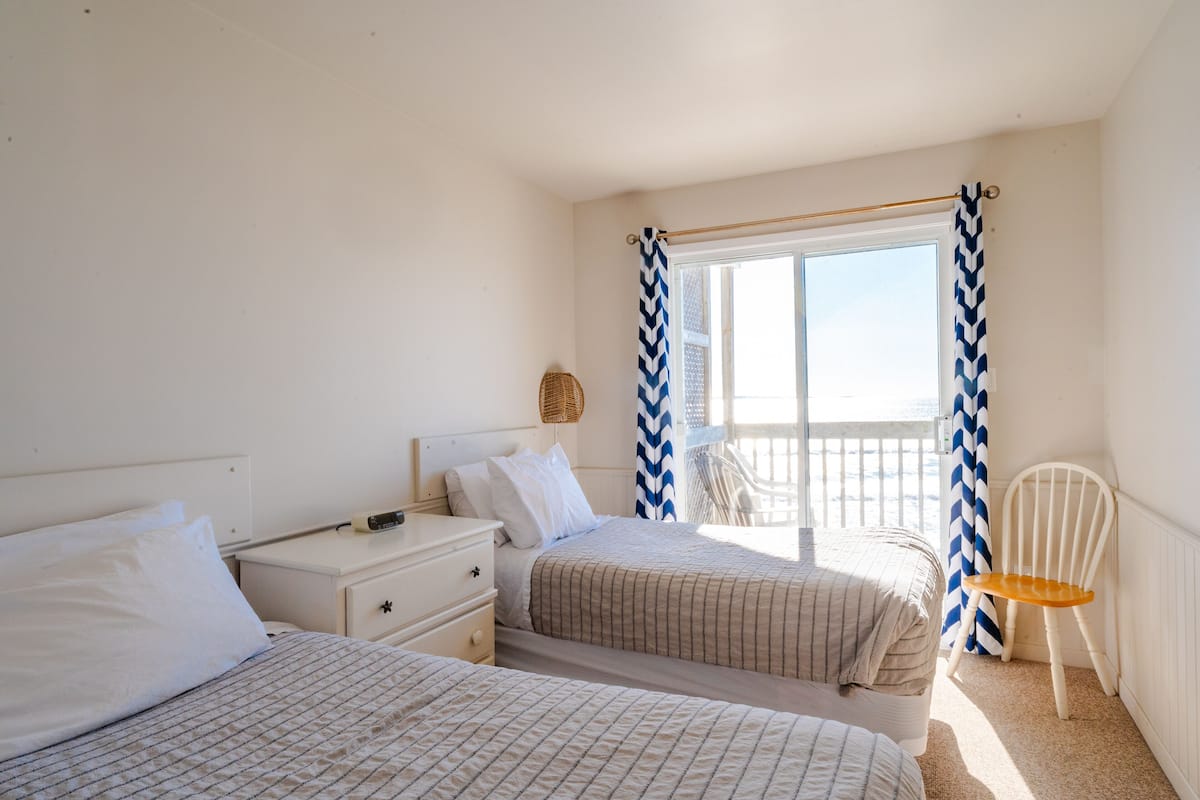 1 bedroom, premium bedding, iron/ironing board, free WiFi