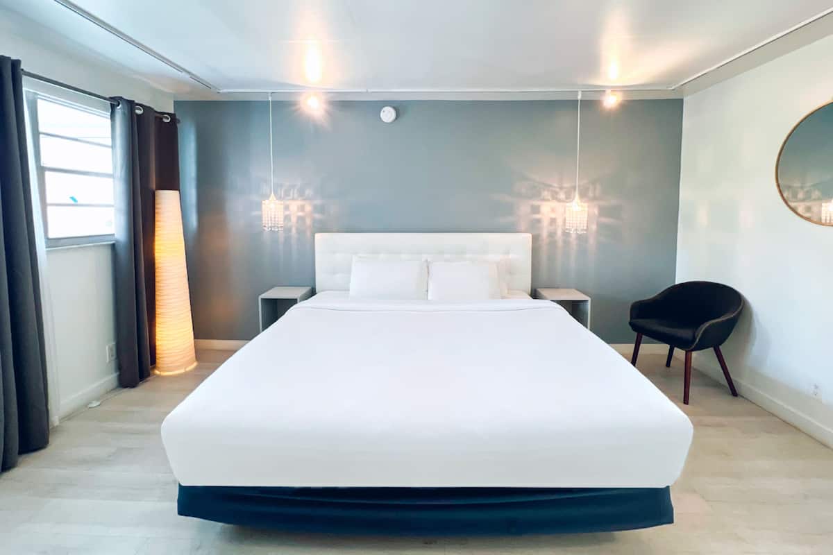 Studio, 1 King-Bett | 1 Schlafzimmer, Zimmersafe, individuell dekoriert