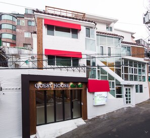 숙박 시설 정면