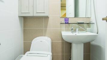 Economy Double Room | Bathroom | Shower, free toiletries, hair dryer, slippers