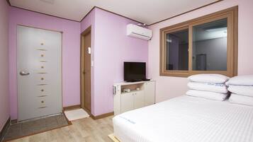 Standard Double Room | Iron/ironing board, free WiFi, bed sheets