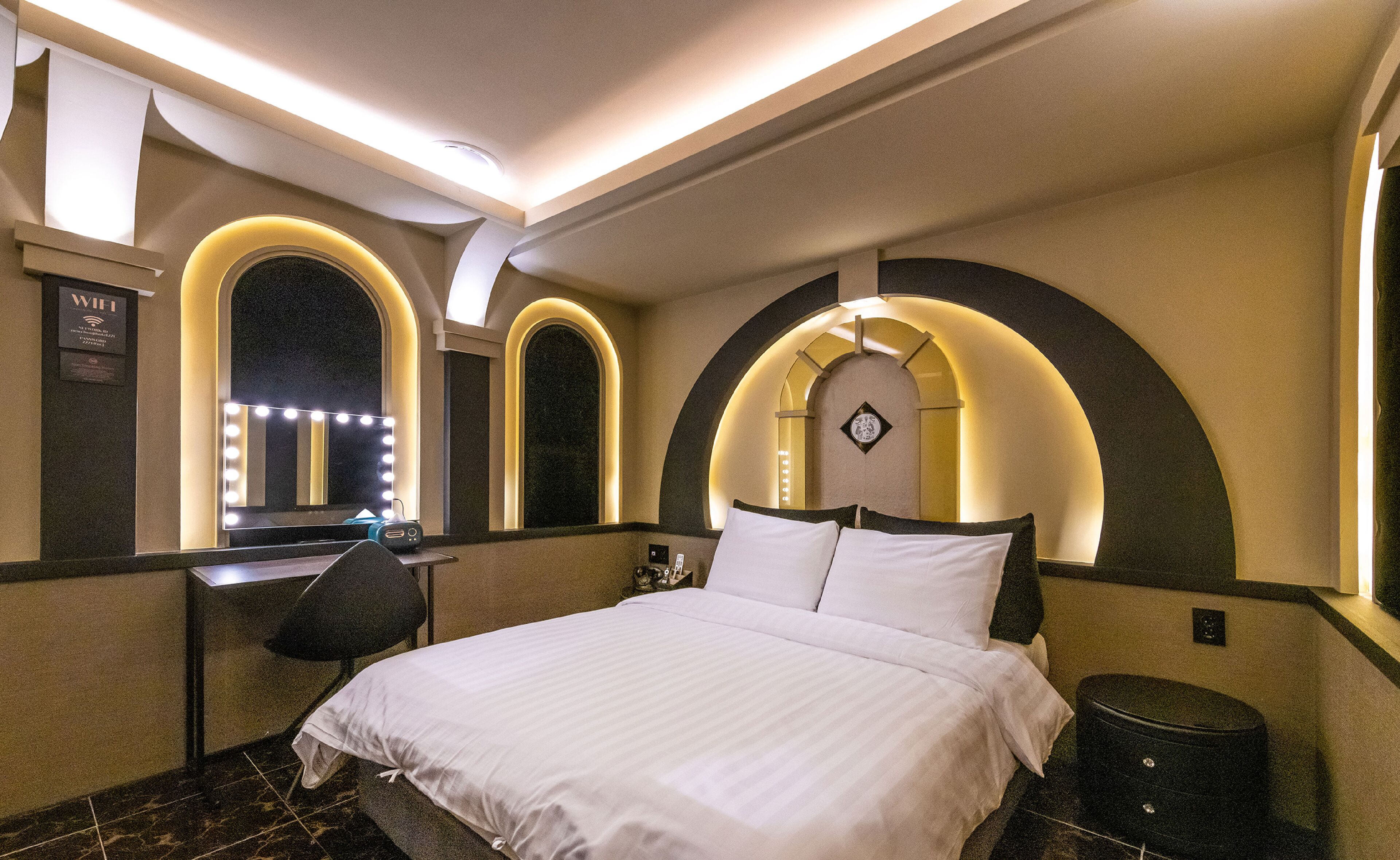 Semi Double Room (No Windows) | Individueel gedecoreerd, individueel gemeubileerd, gratis wifi