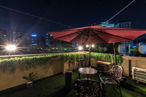 Rooftop terrace - New Chonji Hotel (Seoul)