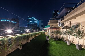 Rooftop terrace - New Chonji Hotel (Seoul)