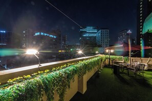 Rooftop terrace - New Chonji Hotel (Seoul)
