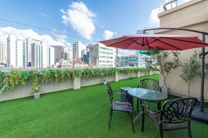 Rooftop terrace - New Chonji Hotel (Seoul)