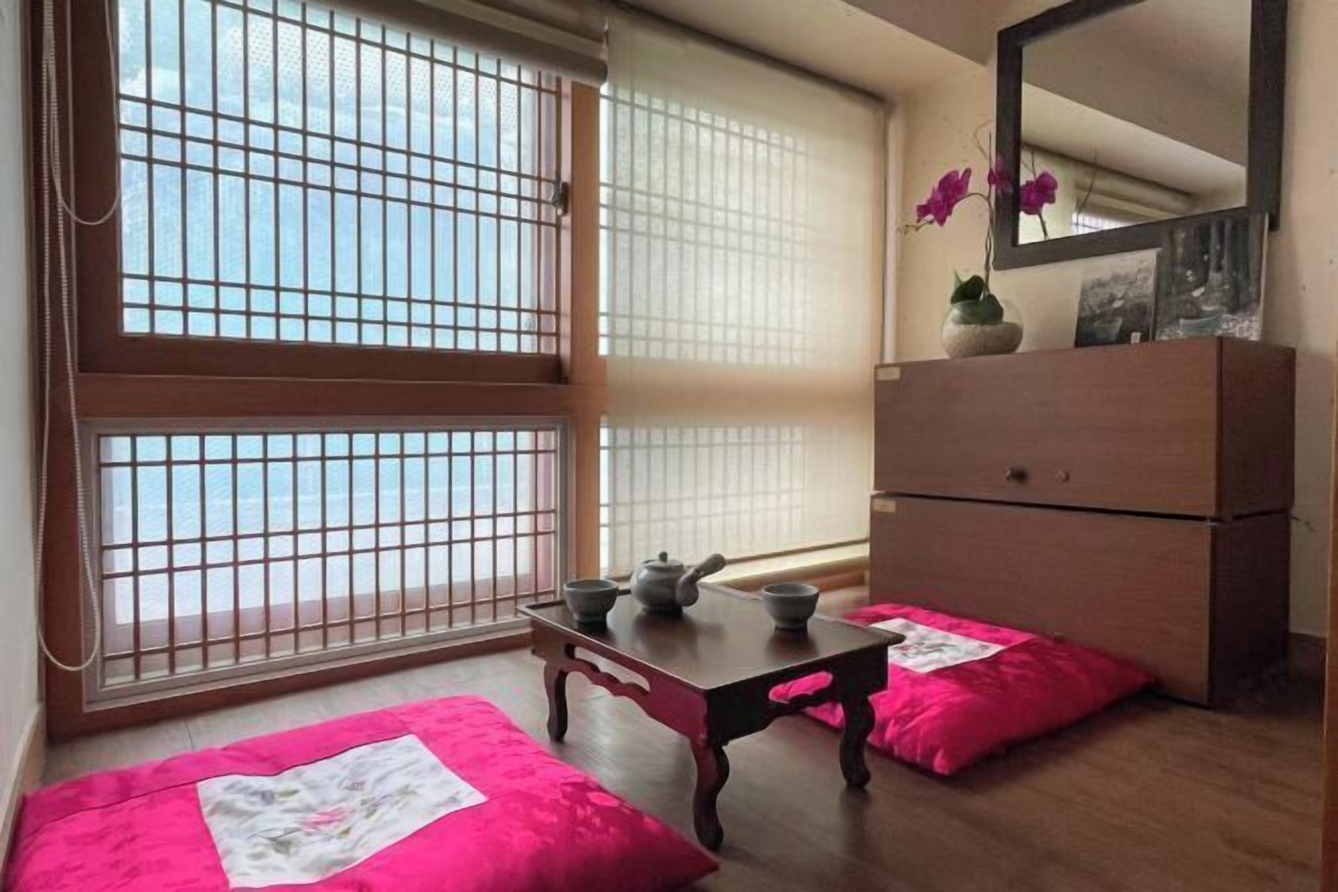 Desk, laptop workspace, soundproofing, free WiFi