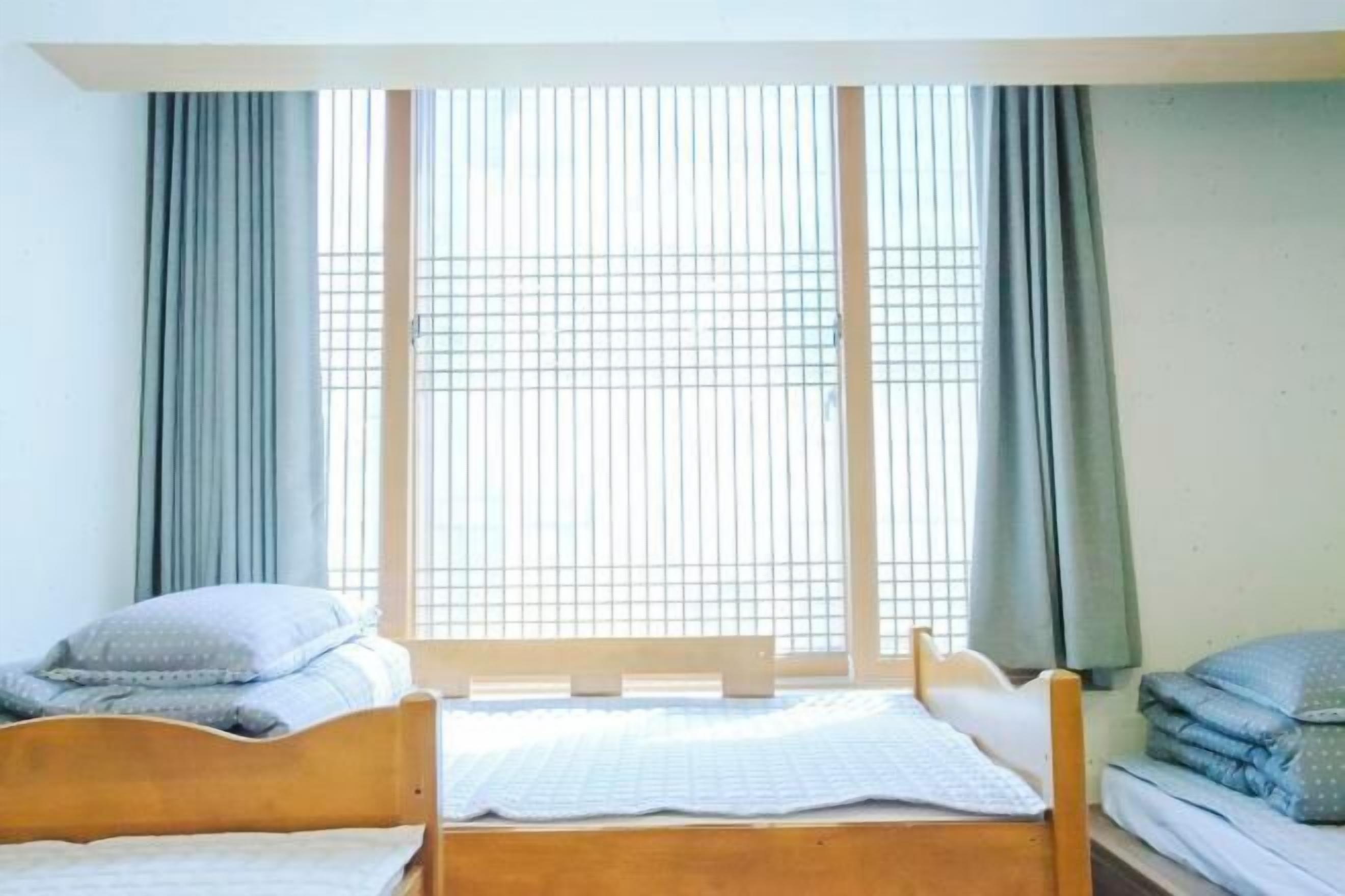 Desk, laptop workspace, soundproofing, free WiFi