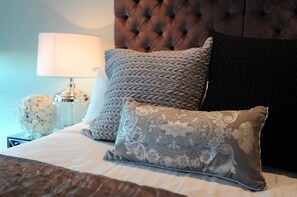 Two Bedroom Apartment  | 2 bedrooms, premium bedding, iron/ironing board, free WiFi - D'One Luxury Apartments (Southbank)