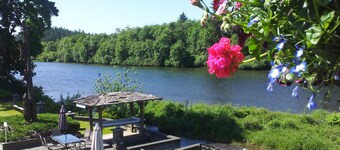 Campbell River Lodge by Riverside