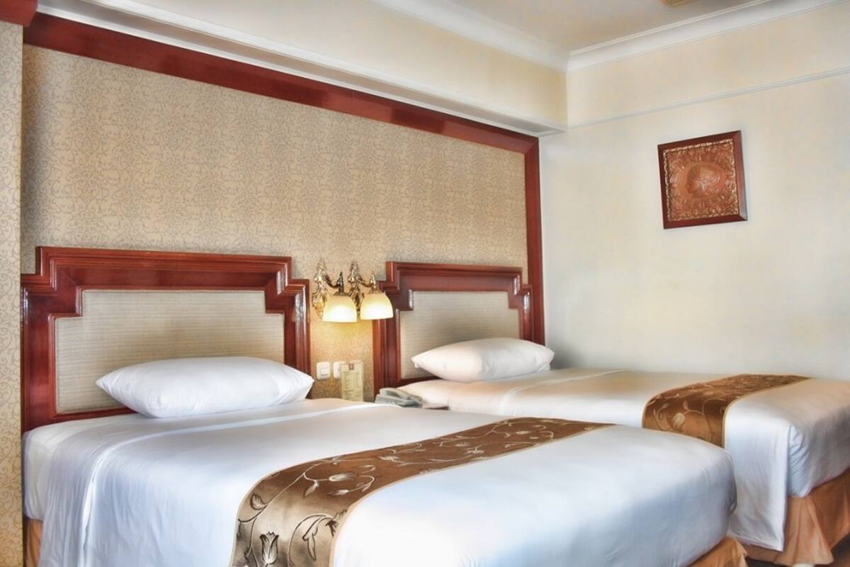 Premium bedding, memory foam beds, minibar, in-room safe