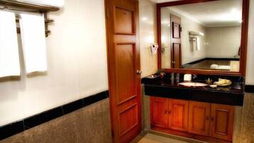 Shower, free toiletries, hair dryer