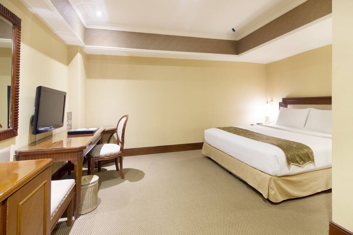 Premium bedding, memory-foam beds, minibar, in-room safe