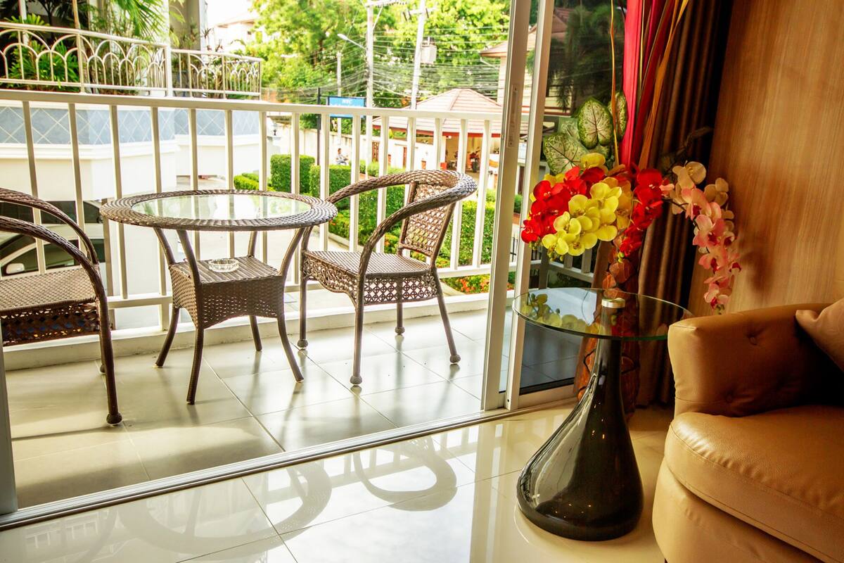 Deluxe Room | Minibar, in-room safe, desk, rollaway beds (surcharge)