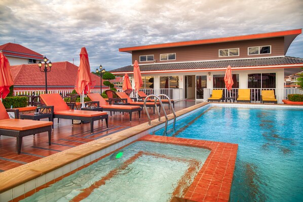 Outdoor pool, sun loungers