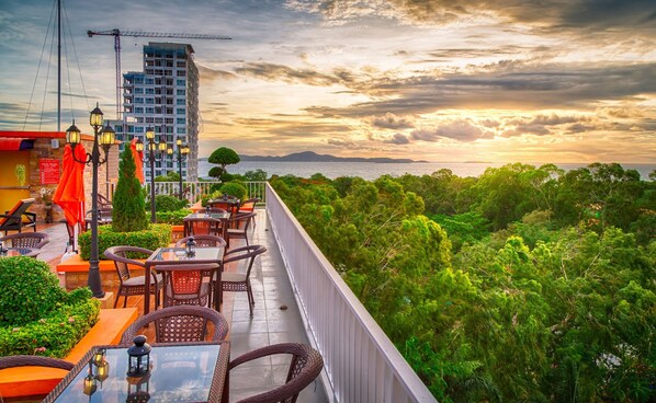 屋外プール、サンラウンジャー