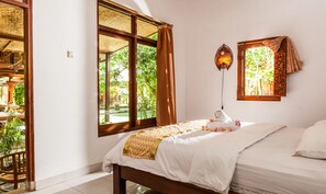 Deluxe-Zimmer | Schreibtisch