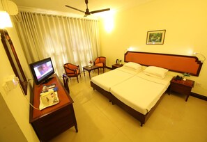 Deluxe A/C Room | Minibar, in-room safe, desk, iron/ironing board - ATS Willingdon Hotel (Kochi)