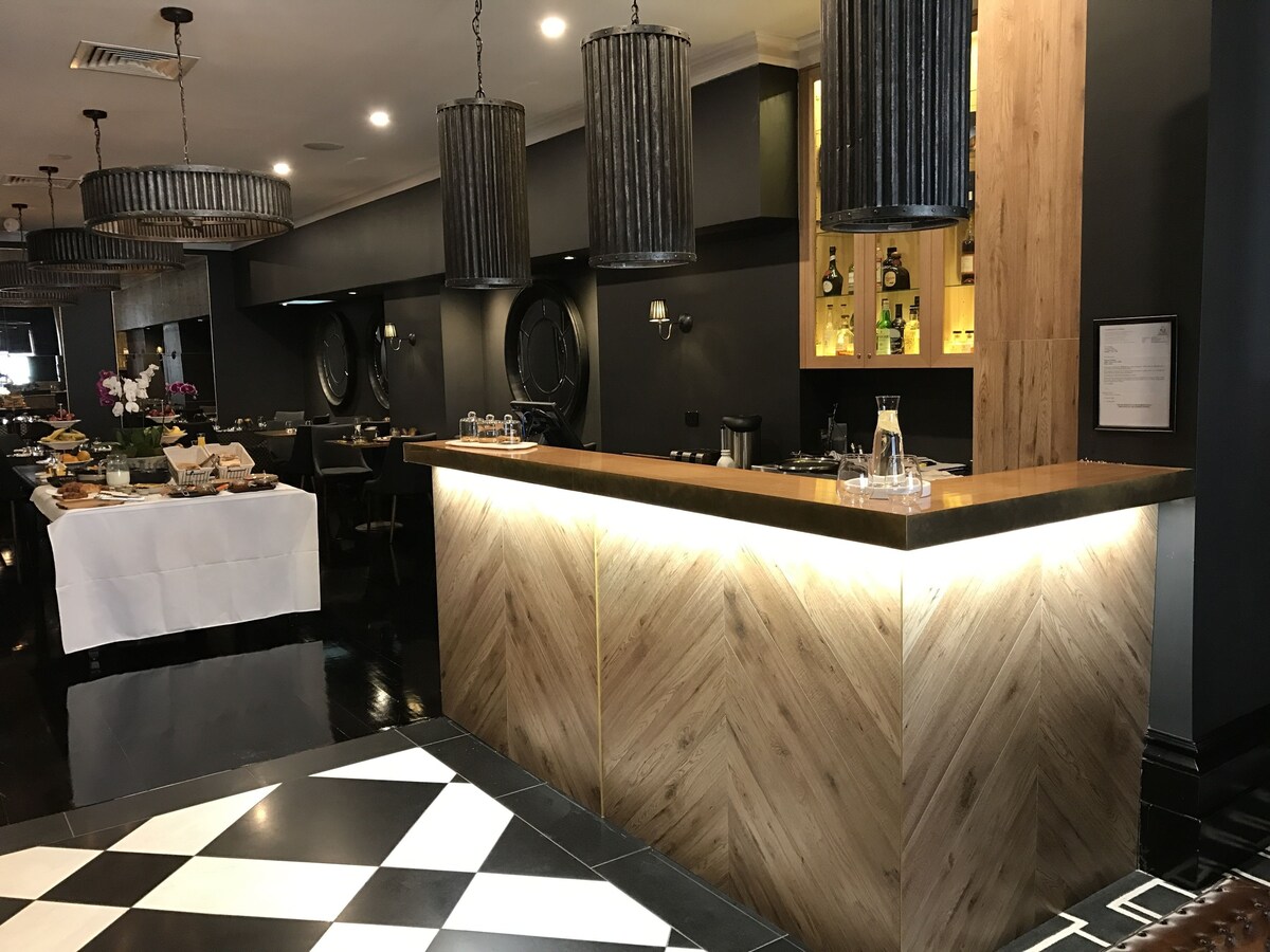 The Macquarie Hotel