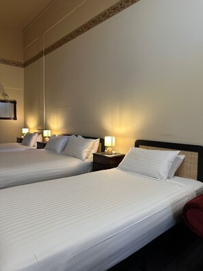 Heritage Twin Room | Premium bedding, individually decorated, individually furnished - The Macquarie Hotel (Hobart)