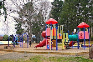 Children’s play area – outdoor