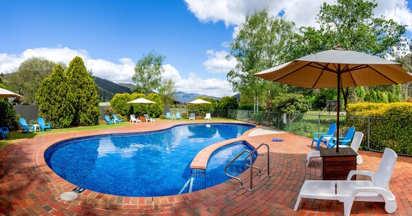 Outdoor pool, a heated pool