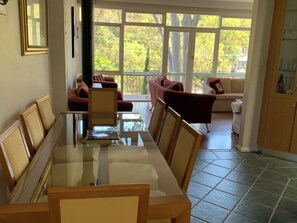 Three Bedroom House | Private kitchen - Eltham Retreat Guest House (Eltham)