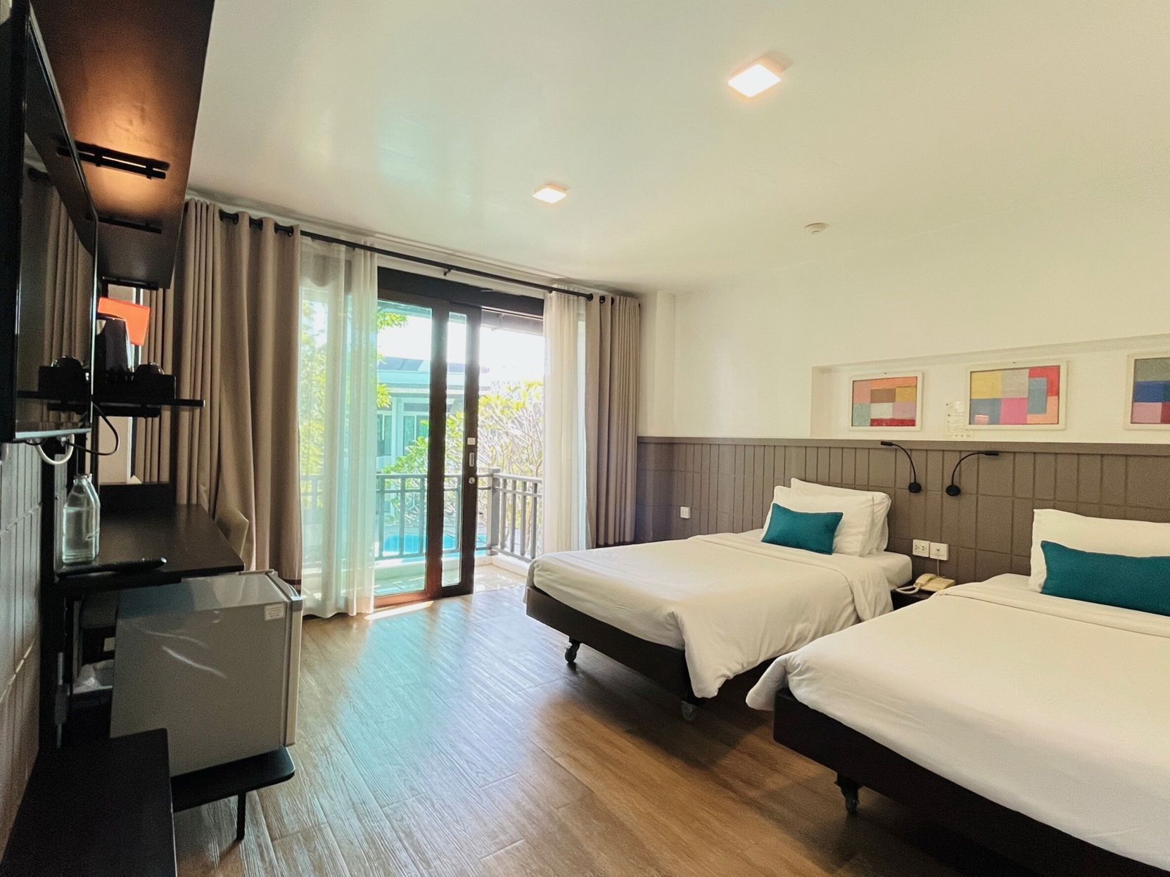Premium bedding, minibar, in-room safe, desk