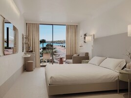 Standard Double Room Single Use | Premium bedding, minibar, in-room safe, laptop workspace