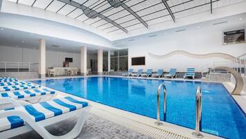 Alberca techada y alberca al aire libre por temporada